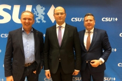 Christian Blüml mit Finanzminister Albert Füracker und  Rainer Mißlbeck bei der CSU Pfakofen