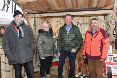 Schöner Auftakt beim romantischen Christkindlmarkt im Fürstengarten Donaustauf
