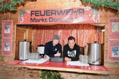 Schöner Auftakt beim romantischen Christkindlmarkt im Fürstengarten Donaustauf