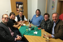 Bürgermeisterkandidat Christian Blüml und einige Marktgemeinderatskandidaten (Hans Sauerer, Thomas Haider, Josef Scheck, Helga Lorenz und Martin Sendlbeck) nahmen am Weinfest des SV Sulzbach teil. Der vergnügliche Termin bei Wein und Brotzeit verging wie im Flug und wurde für intensive Gespräche mit den Sulzbachern Bürgerinnen und Bürger genutzt. Wir freuen uns schon auf das nächste Jahr!