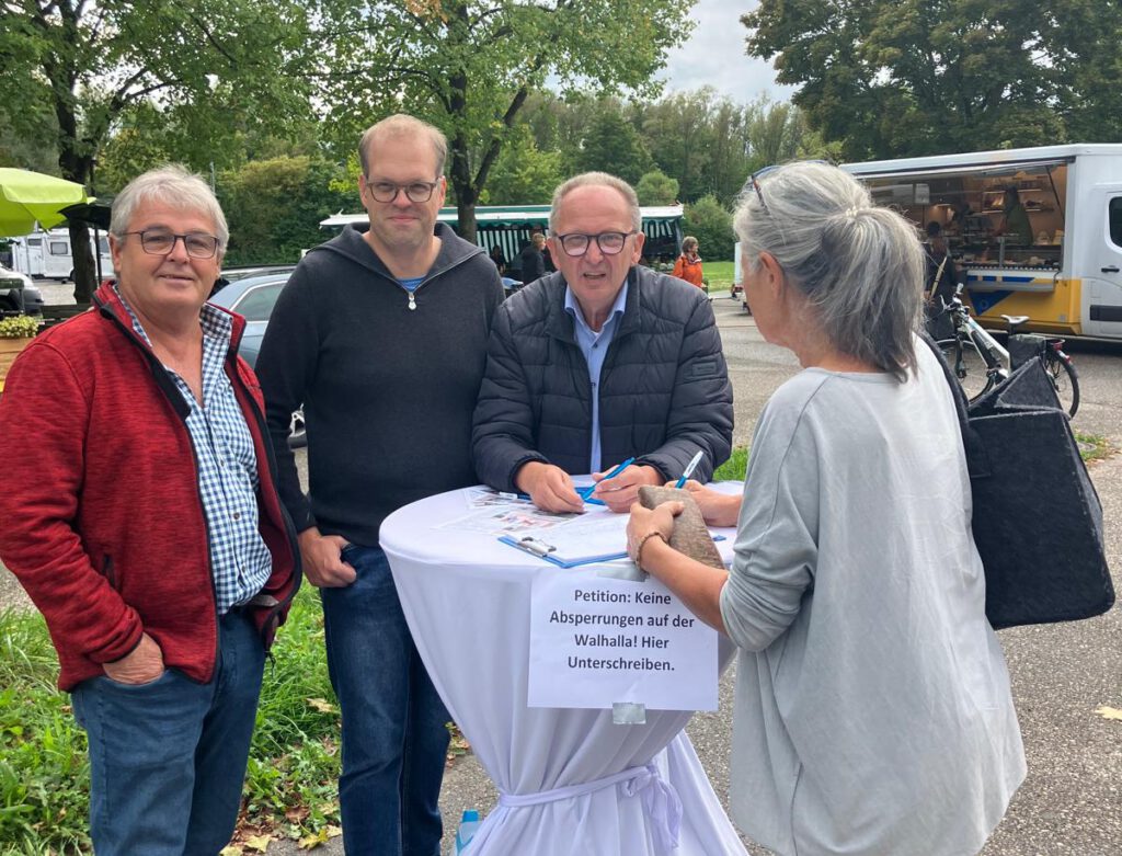 Unterschriften zur Walhalla-Petition am Bauernmarkt