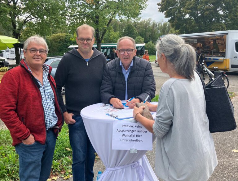 Unterschriften zur Walhalla-Petition am Bauernmarkt
