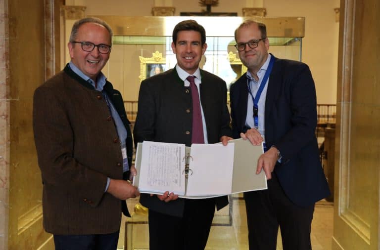 Keine dauerhaften Absperrungen an der Walhalla: 4.500 Unterschriften eingereicht