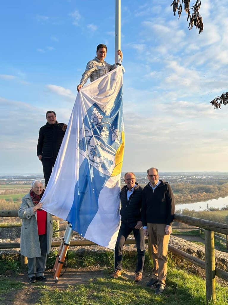 Ein Stück Heimatliebe: 20 Jahre Markt-Flagge auf der Burg